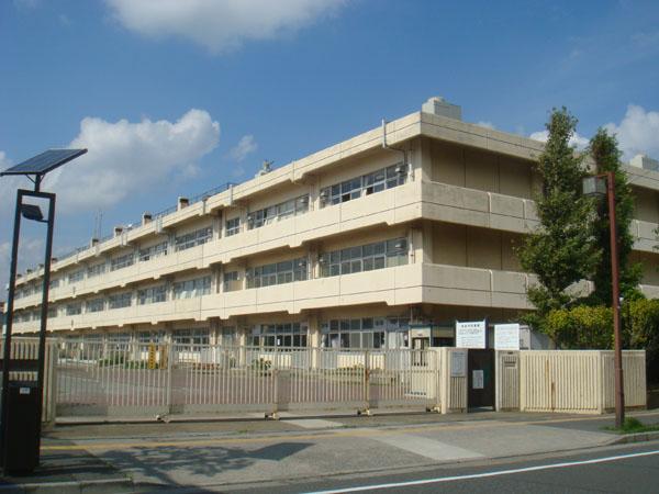Primary school. Municipal Mihama 240m 3 minute walk to the south elementary school