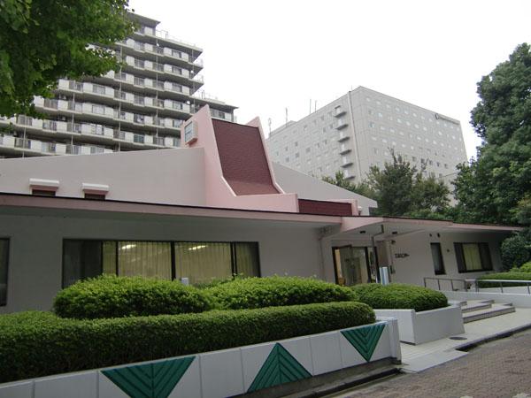 Other common areas. El Center (management office) is, 24 hours a day