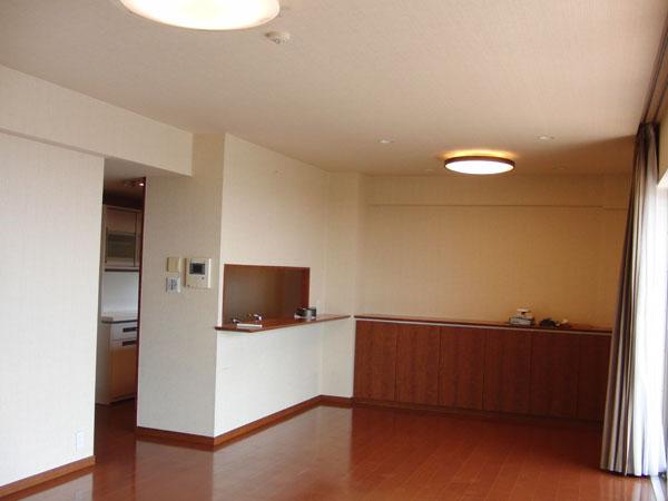 Living. About 21.1 Pledge of living dining Convenience has a counter housed in the popular counter kitchen wall