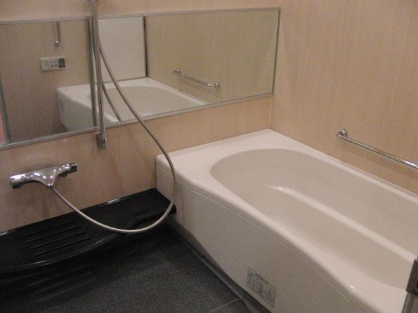 Bathroom. Relax and slowly stretched out legs wide size of the bathroom heating dryer with full Otobasu 1620
