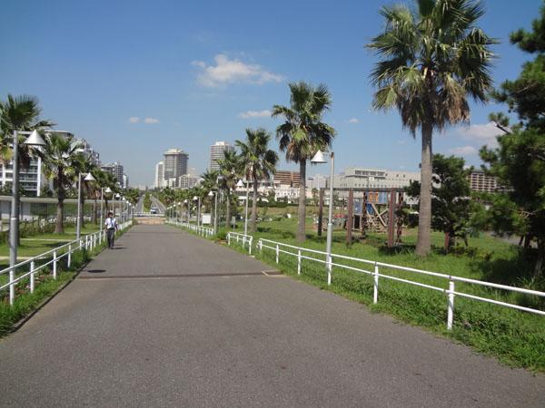 park. About 300m walk from Urayasu Comprehensive Park 4 minutes