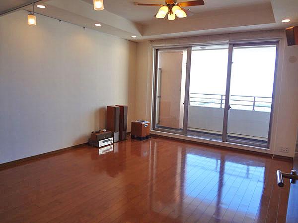 Living. About 12.4 Pledge of living dining