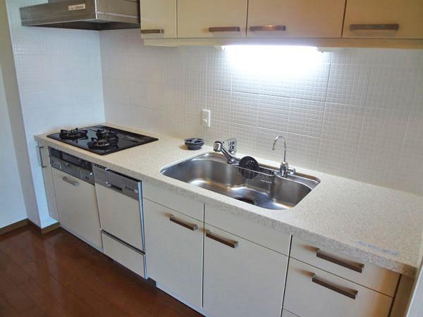 Kitchen. Kitchens, Dishwasher ・ water filter ・ There disposer is equipped, It supports the housework of wife