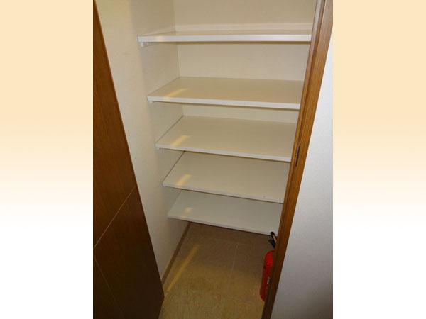 Receipt. There is a shoe cloak of large capacity!