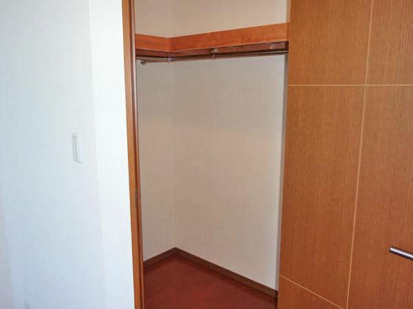 Receipt. Also a walk-in closet in the master bedroom 8.5 Pledge!