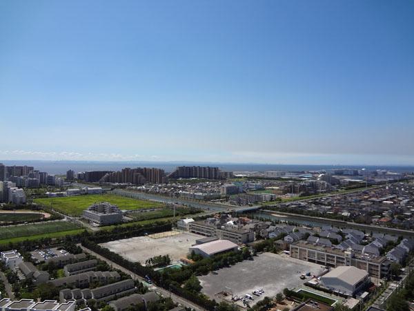 View photos from the dwelling unit. Wonderfully the view from the 26th floor, You can see up to a theme park of fireworks and Mount Fuji. There is nothing to block the front, WEST Tower also because not worried at all, I think to be a rare thing in the vista point