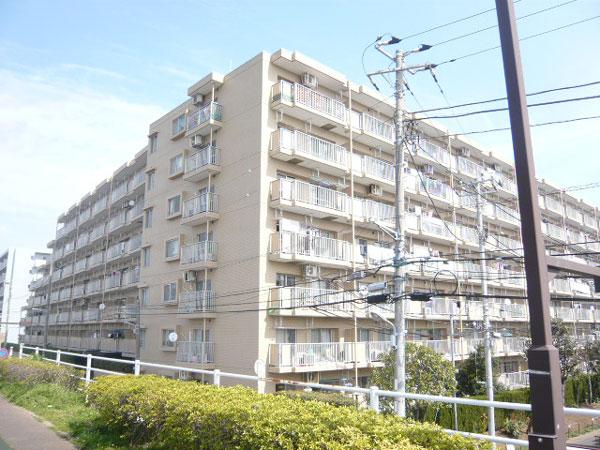 Local appearance photo. It is a quiet residential area.