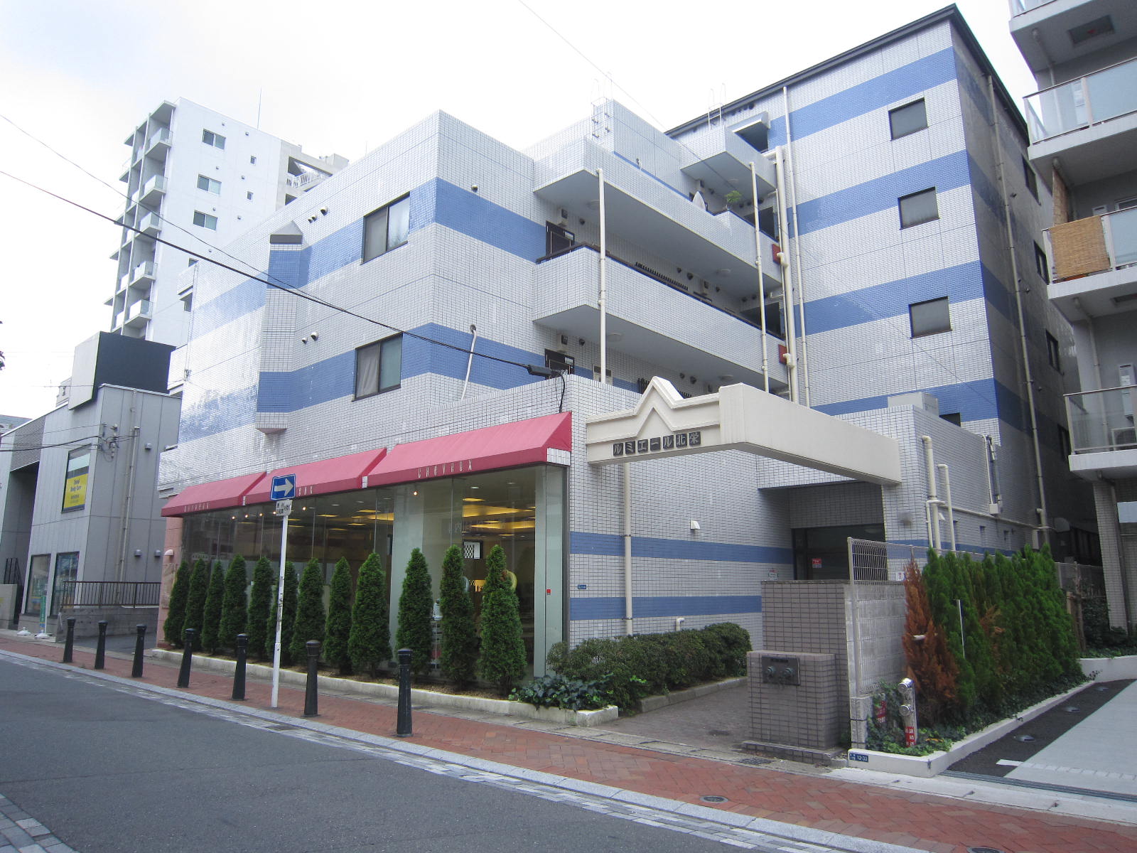 Building appearance. Urayasu Station 1-minute walk! ! Stylish apartment tiled