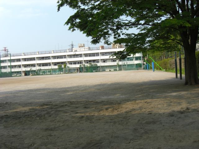 Junior high school. 1700m until the Municipal Urayasu junior high school (junior high school)