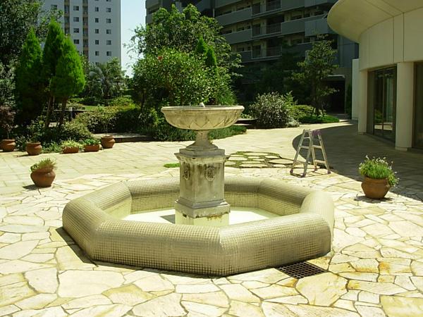 Other common areas. Town Center before the courtyard, It will also be the children's playground.