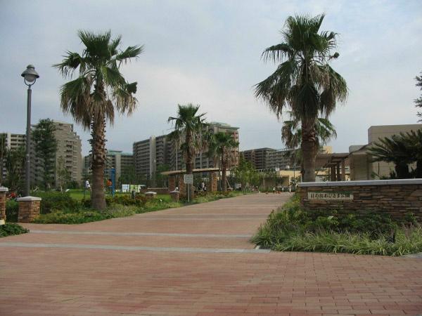 Other. "Sunrise sun park" of 5,000 sq m and a large site. Sports Square and the fountain, There is a playground equipment has been installed Square.