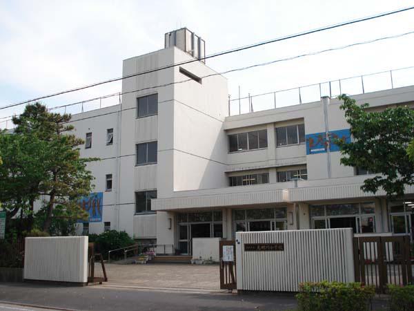 Primary school. Urayasu 800m walk about 10 minutes to stand Mimyo River Elementary School