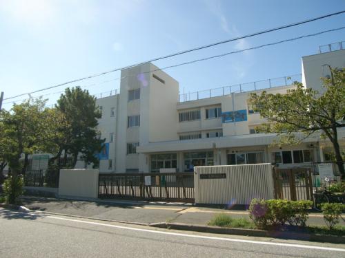 Primary school. 395m to Urayasu Mimyo River Elementary School (elementary school)