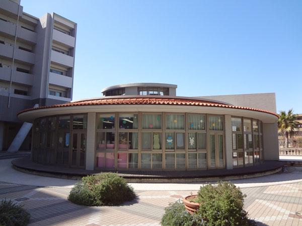 Other common areas. Shared building "La ・ Vita ・ Square "is full facilities such as a children's room and a cafe.