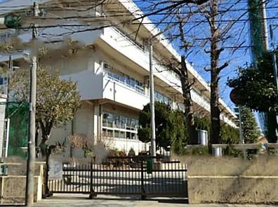 Primary school. 962m to Urayasu Urayasu Elementary School