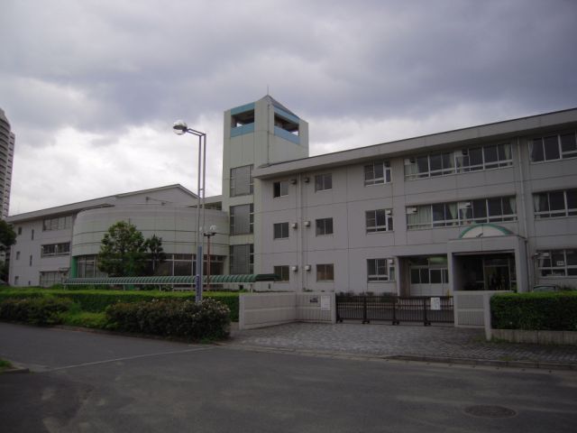 Primary school. 860m up to municipal Irifune Minami Elementary School (Elementary School)