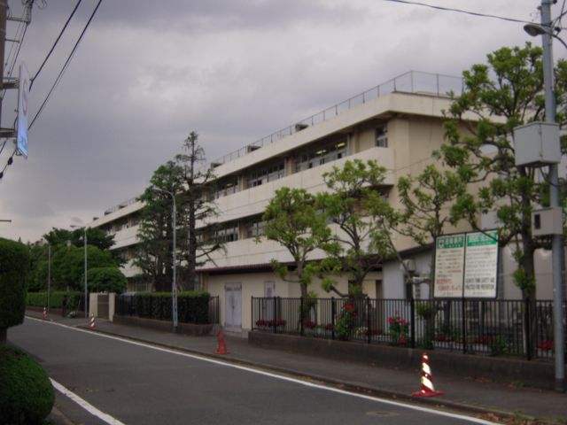 Junior high school. Municipal Irifune until junior high school (junior high school) 710m