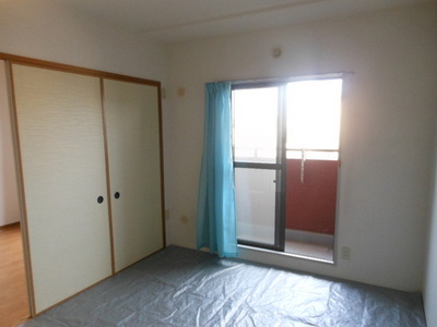 Living and room. 6-mat Japanese-style room