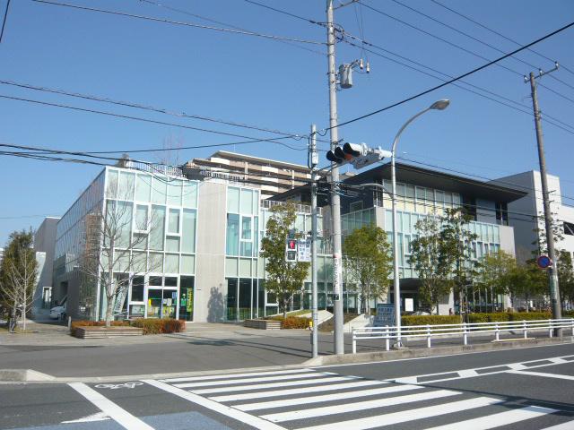Other. Community center ・ Library Branch ・ There is also a rooftop garden and cafes in the complex "Esure Takas" site that contains such as the Children's Center