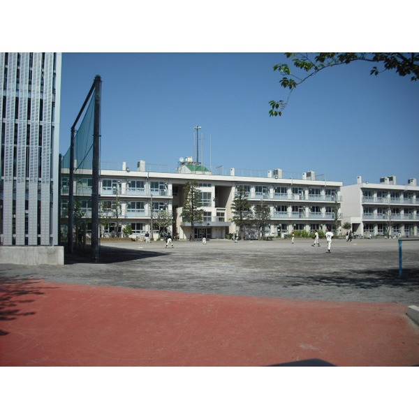 Primary school. 578m until Ichikawa City Arai Elementary School (elementary school)