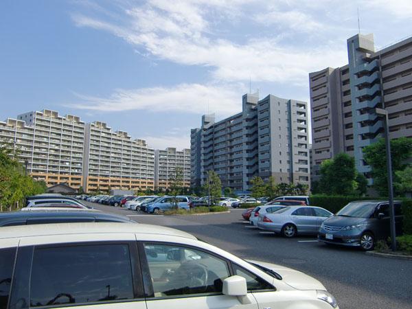 Parking lot. ~ Car with a height because the flat parking is also okay! !  ~