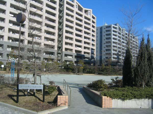 park.  Sunrise second city block park It is 80m apartment eyes in front of the park to