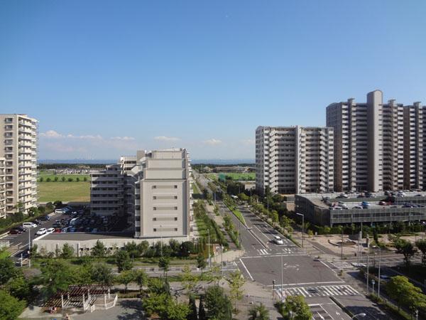 View photos from the dwelling unit. View from the southeast side balcony Under eyes are open in the park, The offer also Tokyo Bay in the earlier