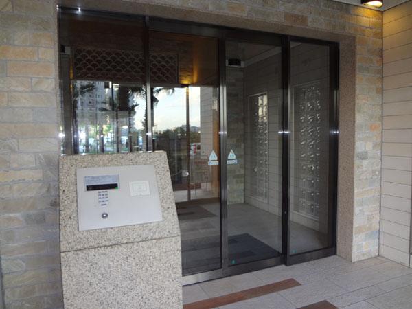 Entrance. Thorough security suica adopt double auto-lock system