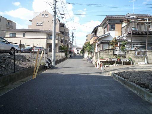 Local photos, including front road. Frontal road