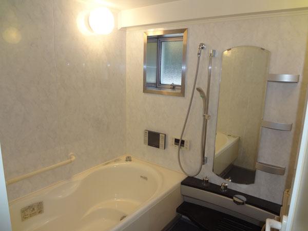 Bathroom. Reheating function with full Otobasu There is also a TV, It seems slow bus time is relax