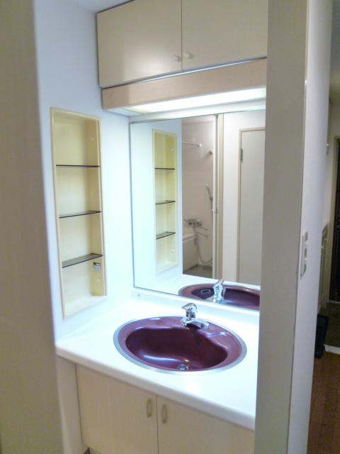 Wash basin, toilet. Vanity is already cleaning