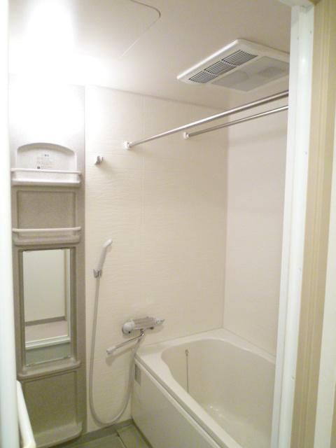 Bathroom. Unit is a type bathroom with dryer. There is a feeling of cleanliness white as keynote. It is ending with cleaning.