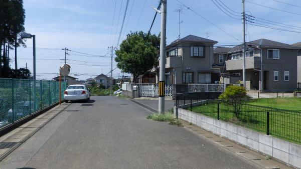 Local photos, including front road. Front road is spacious 6m Day environment is very good