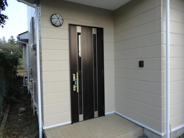 Entrance. It was also replaced the front door of the key. It will be given at the same time with your delivery or, Yes TV door to the front door next to Also plainly relieved to a legible visitor in color