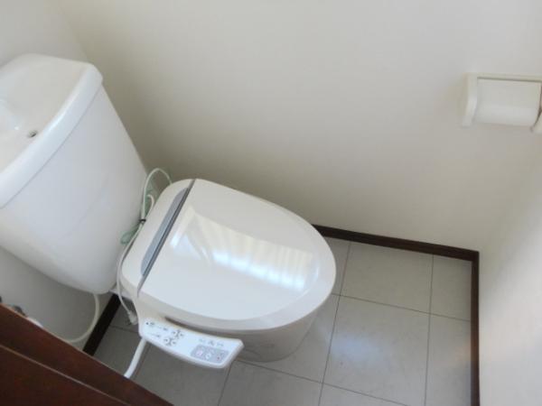 Toilet. First floor toilet, Toilet bowl ・ Cleaning toilet seat is a new clean