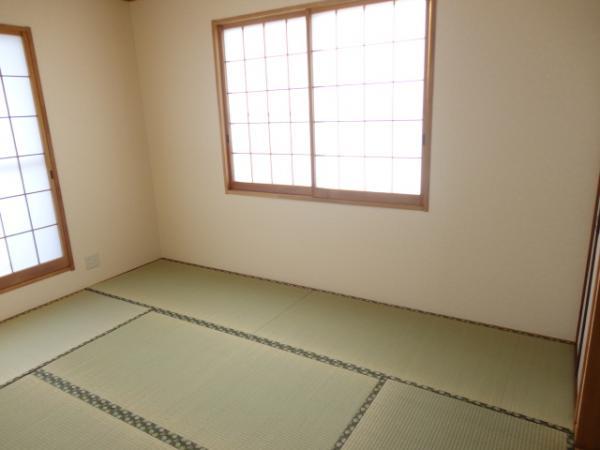 Non-living room. Second floor Japanese-style room (6 mats) also have good day