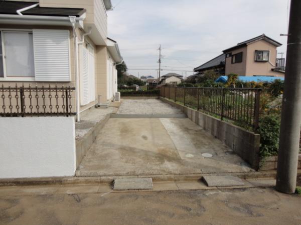 Local appearance photo. Parking spaces will be parked two vertically