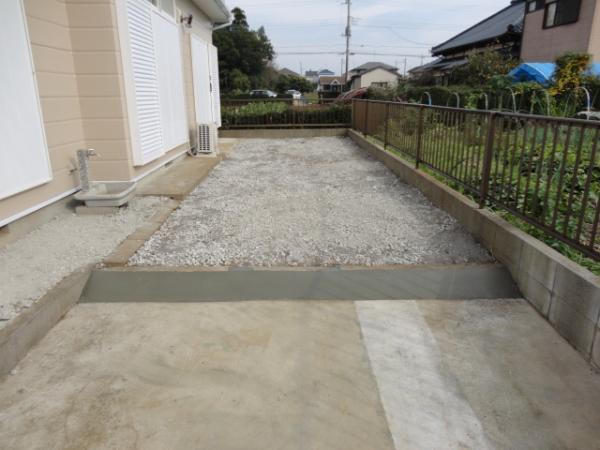 Local appearance photo. Although the front is laid concrete, Back can be returned to the garden because the crushed stone
