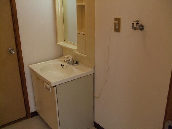 Wash basin, toilet