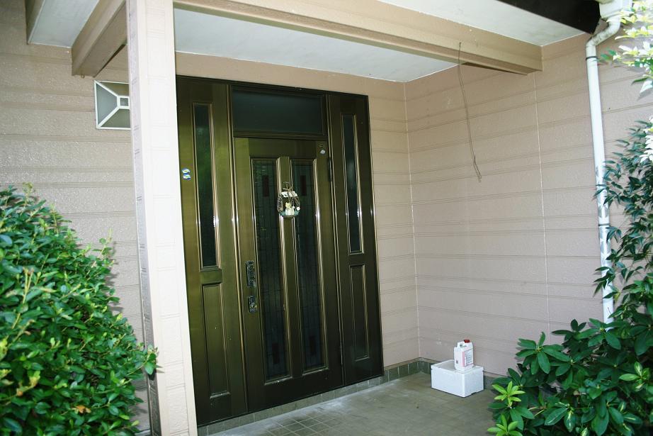 Entrance. Spacious foyer entrance of the space