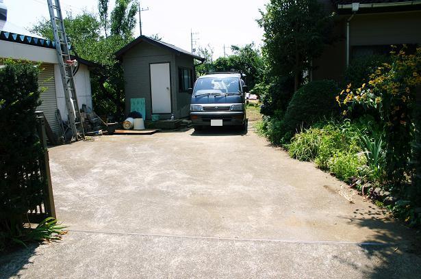 Parking lot. Spacious parking lot (three available)