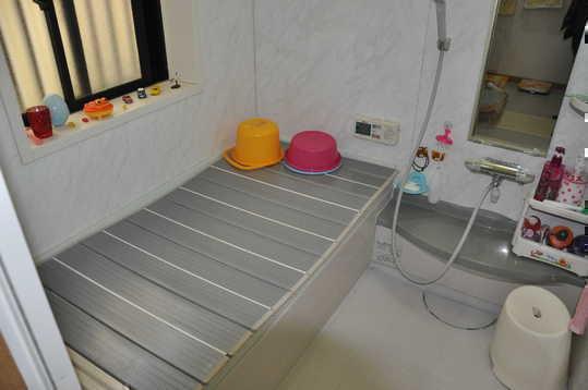 Bathroom. bath