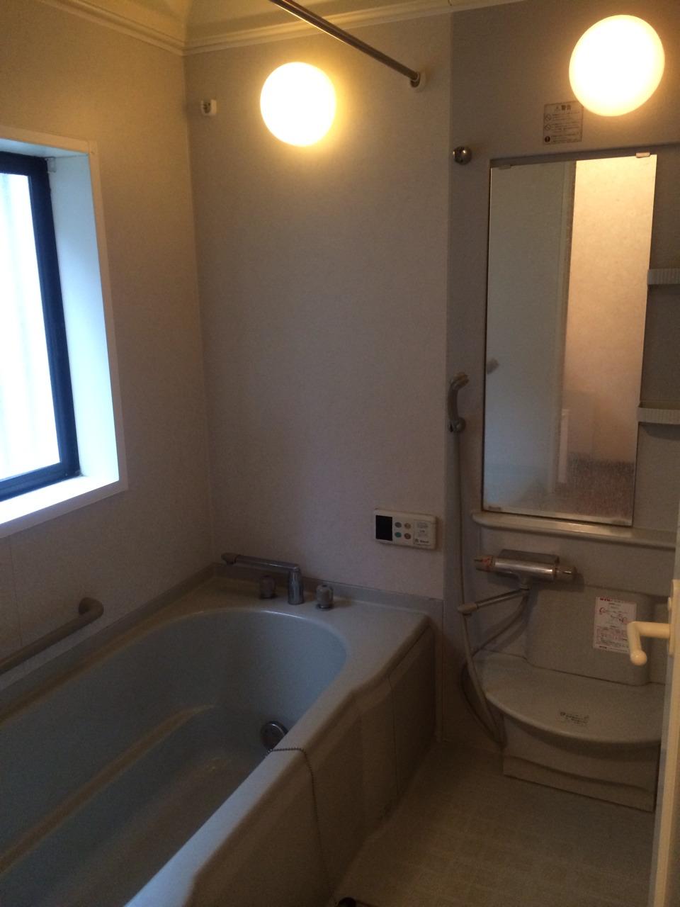 Bathroom. Indoor (10 May 2013) Shooting