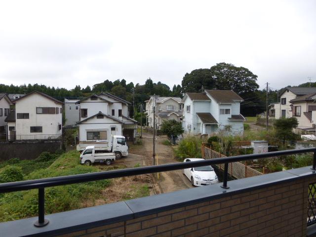View photos from the dwelling unit. Local (10 May 2013) Shooting