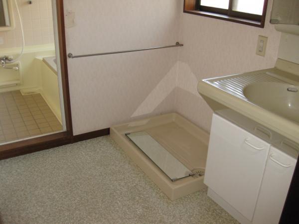 Wash basin, toilet