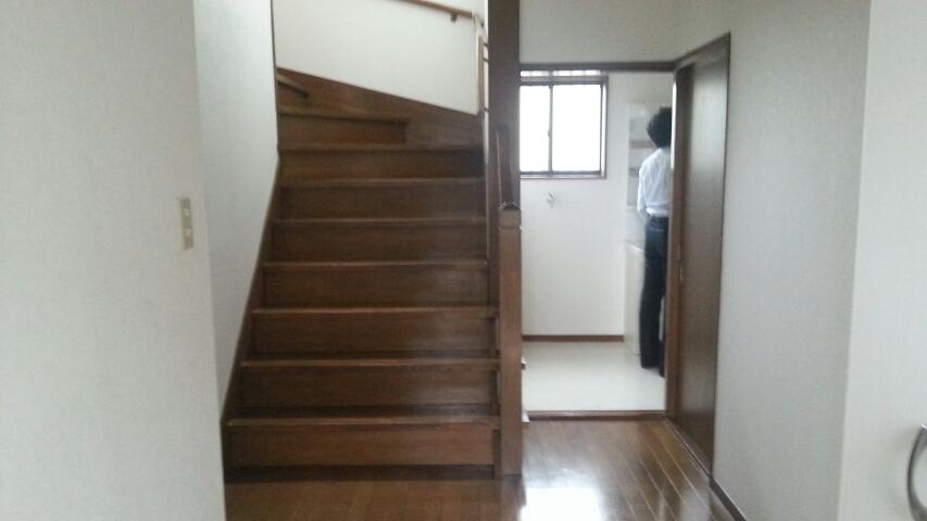 Entrance. Wide entrance there is a profound feeling. Staircase width is located about 130cm!