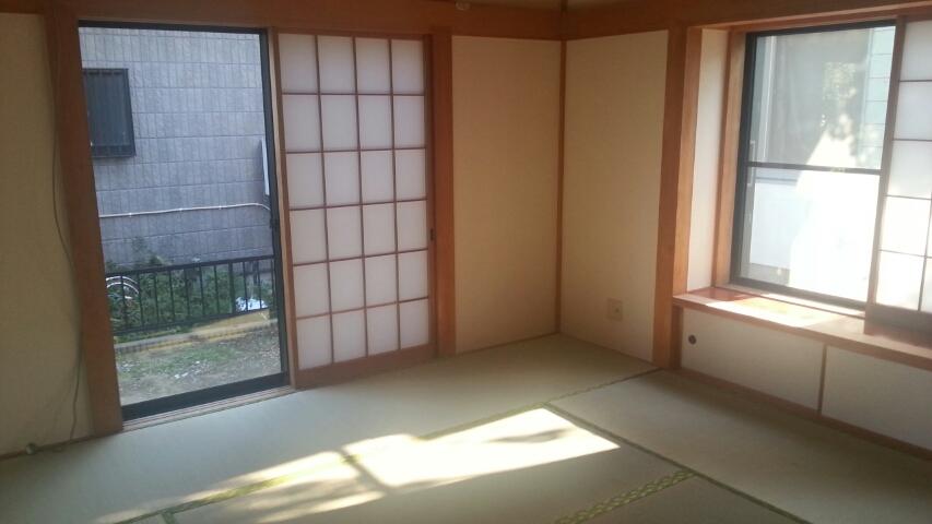 Non-living room. It has become a luxurious Japanese-style room in the alcove and Jibukuro!