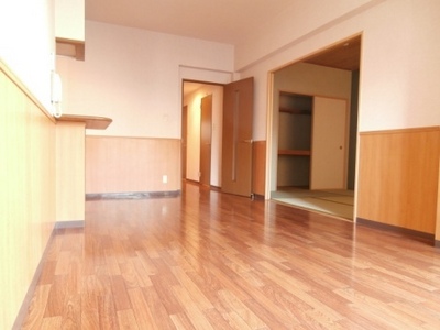 Living and room. There is also a 14 quires Hiro ~ There living ☆
