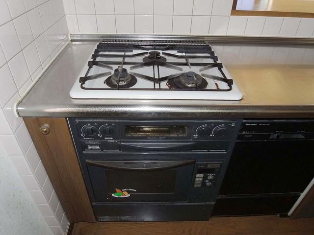 Other Equipment. 3-neck gas stove