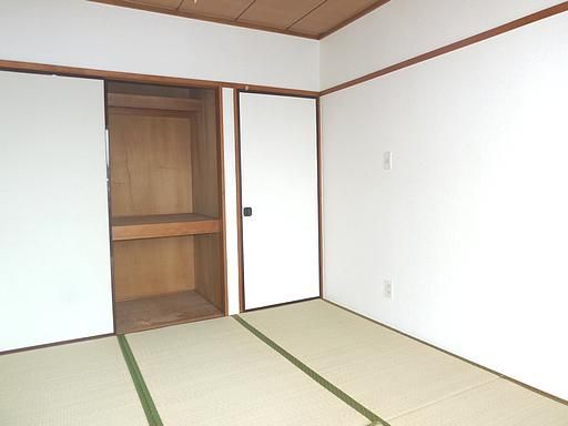 Living and room. 6 is a Pledge of Japanese-style room